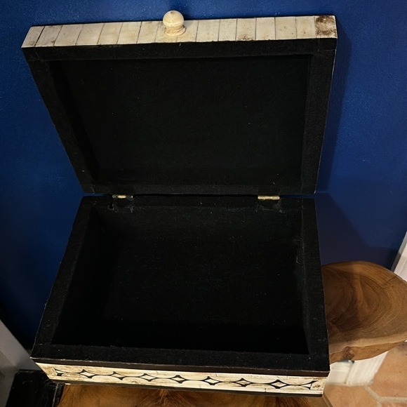 NWOT Home Decoration Wood Bone Inlay
Elegant Black & Cream Storage Jewelry Box - Picture 3 of 6